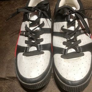 Kenneth Cole reaction, tennis shoes